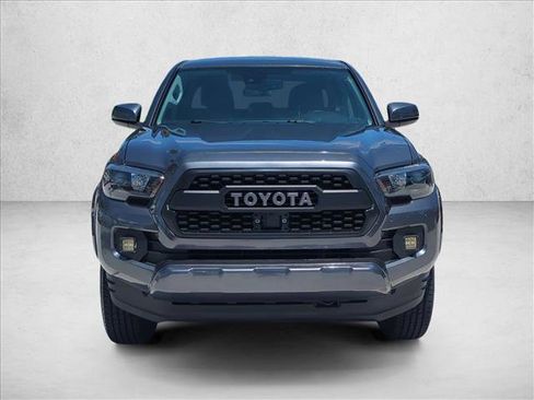 Used 2019 Toyota Tacoma SR5 RWD image 2