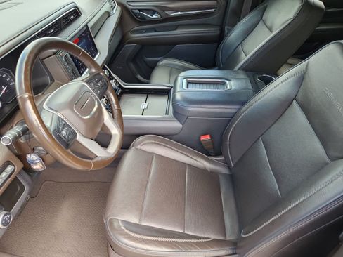 Used 2021 GMC Yukon Denali w/ Denali Premium Package AWD/4WD image 2