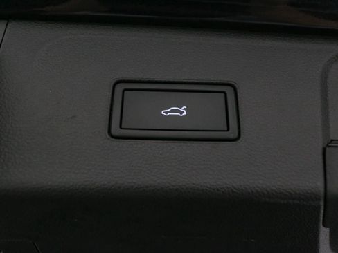 Certified 2025 Volkswagen Atlas Peak Edition SE AWD/4WD image 15