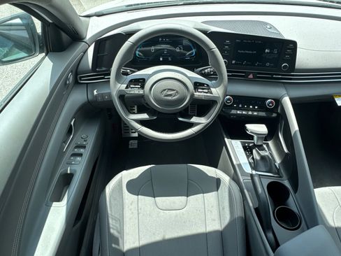 Certified 2025 Hyundai Elantra Sport image 21