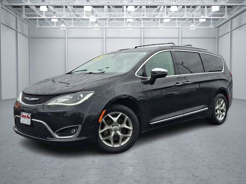 Used 2020 Chrysler Pacifica Limited image 1