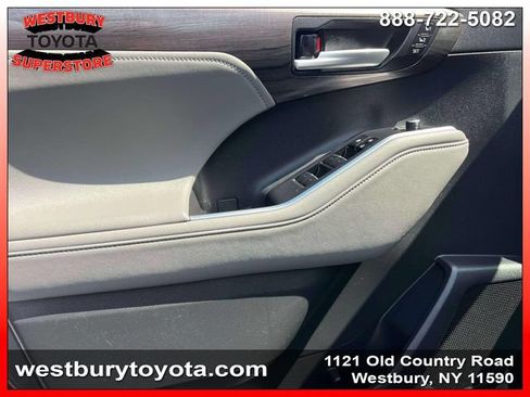 Used 2023 Toyota Highlander Limited AWD/4WD image 23
