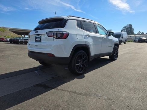 New 2026 Jeep Compass Latitude image 7