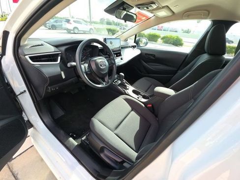 Used 2025 Toyota Corolla LE FWD image 11