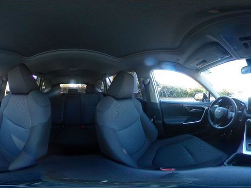 Used 2025 Toyota RAV4 XLE image 43