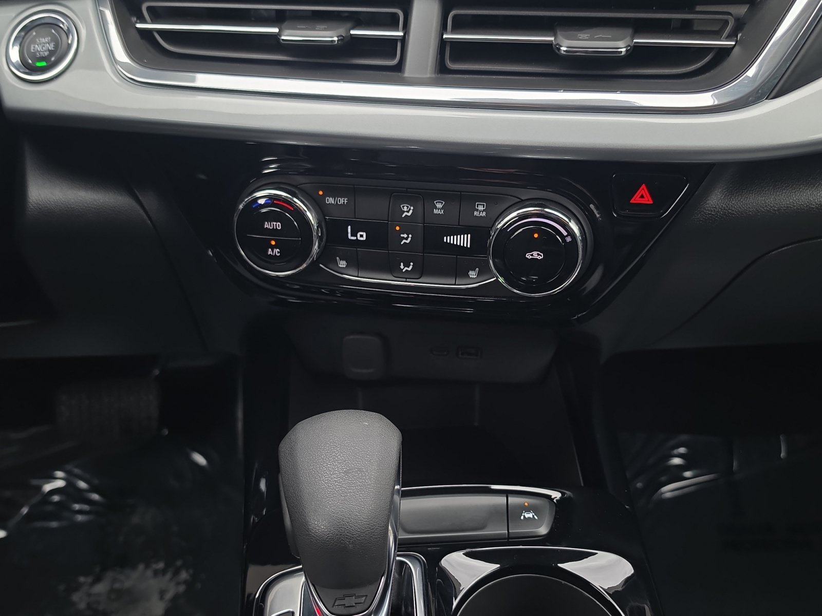 Used 2025 Chevrolet Trax LT w/ Driver Confidence Package FWD image 21