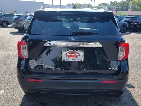 Used 2023 Ford Explorer XLT AWD/4WD image 7