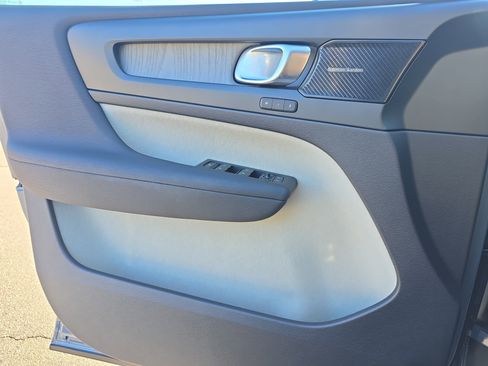 Used 2023 Volvo XC40 B5 Ultimate w/ Protection Package Premier image 25