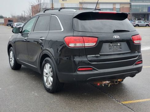 Used 2018 Kia Sorento LX image 3