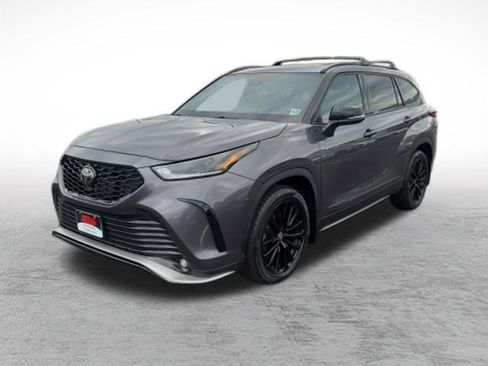 Used 2023 Toyota Highlander XSE FWD image 35