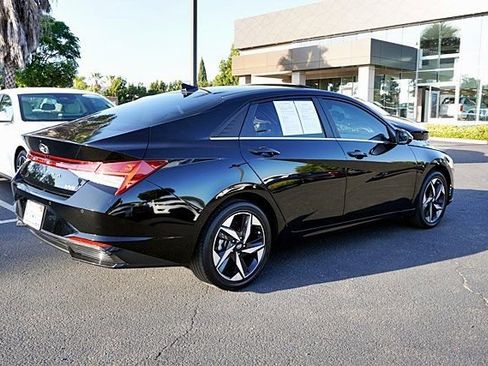 Certified 2023 Hyundai Elantra Limited FWD image 8