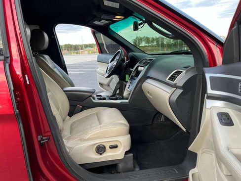 Used 2013 Ford Explorer XLT image 15