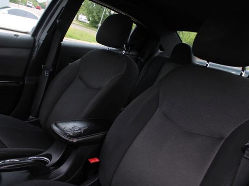 Used 2013 Dodge Avenger SE FWD image 20
