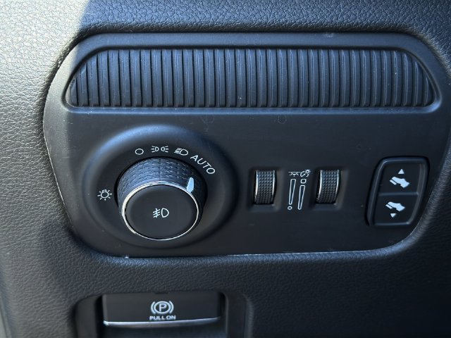 Used 2024 Jeep Wagoneer L Series II w/ Flexible Seating Group AWD/4WD image 31
