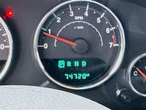 Used 2018 Jeep Wrangler Unlimited Sport w/ Connectivity Group image 12