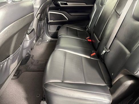 Used 2020 Kia Telluride LX FWD image 17