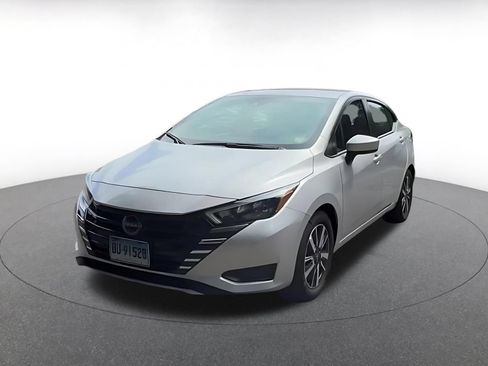 Used 2025 Nissan Versa SV FWD image 5