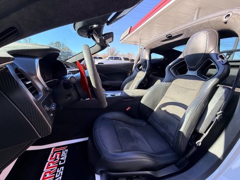 Used 2016 Chevrolet Corvette Z06 w/ 3LZ Preferred Equipment Group image 30