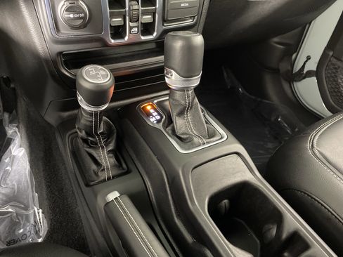 Used 2023 Jeep Wrangler Sahara image 36