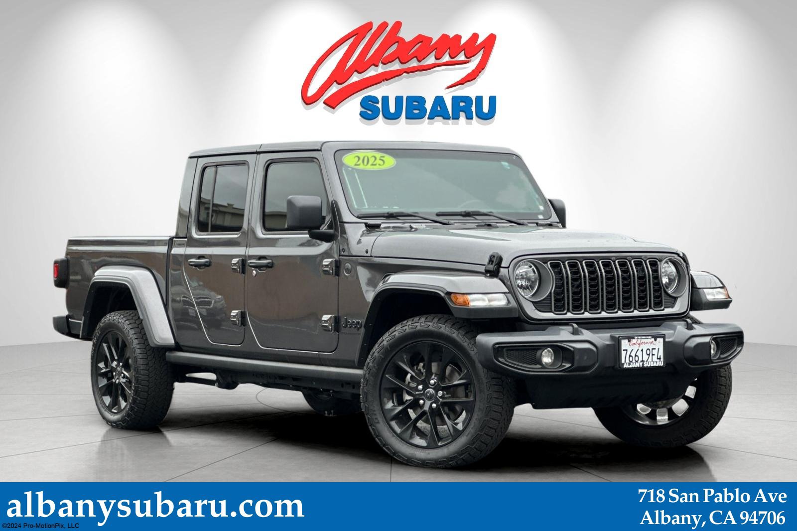 Used 2025 Jeep Gladiator Sport AWD/4WD image 1