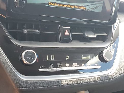 Used 2024 Toyota Corolla Cross LE FWD image 29