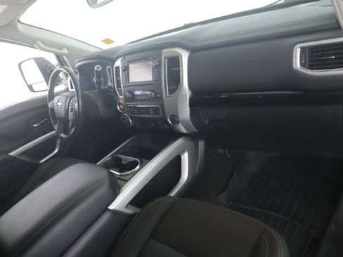 Used 2017 Nissan Titan SV AWD/4WD image 30