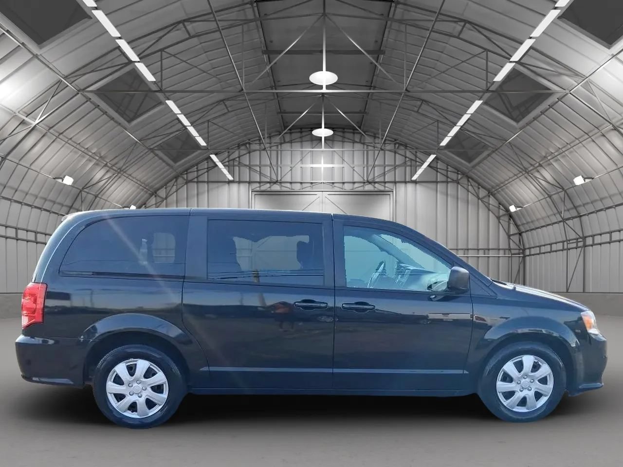 Used 2018 Dodge Grand Caravan SE w/ UConnect Hands-Free Group FWD image 6