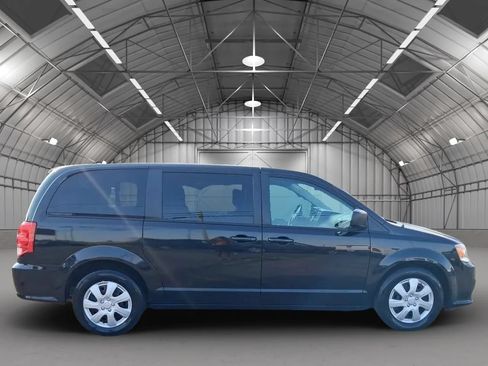 Used 2018 Dodge Grand Caravan SE w/ UConnect Hands-Free Group FWD image 6
