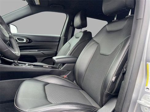 Used 2023 Jeep Compass Altitude image 8