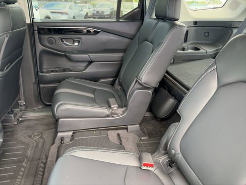 Used 2024 Honda Pilot Touring image 9
