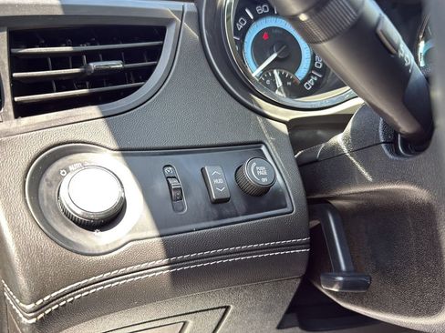 Used 2012 Buick LaCrosse Touring FWD image 18