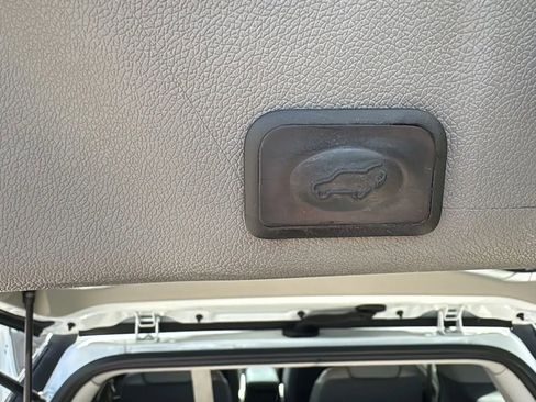 Used 2016 GMC Acadia SLT FWD image 17