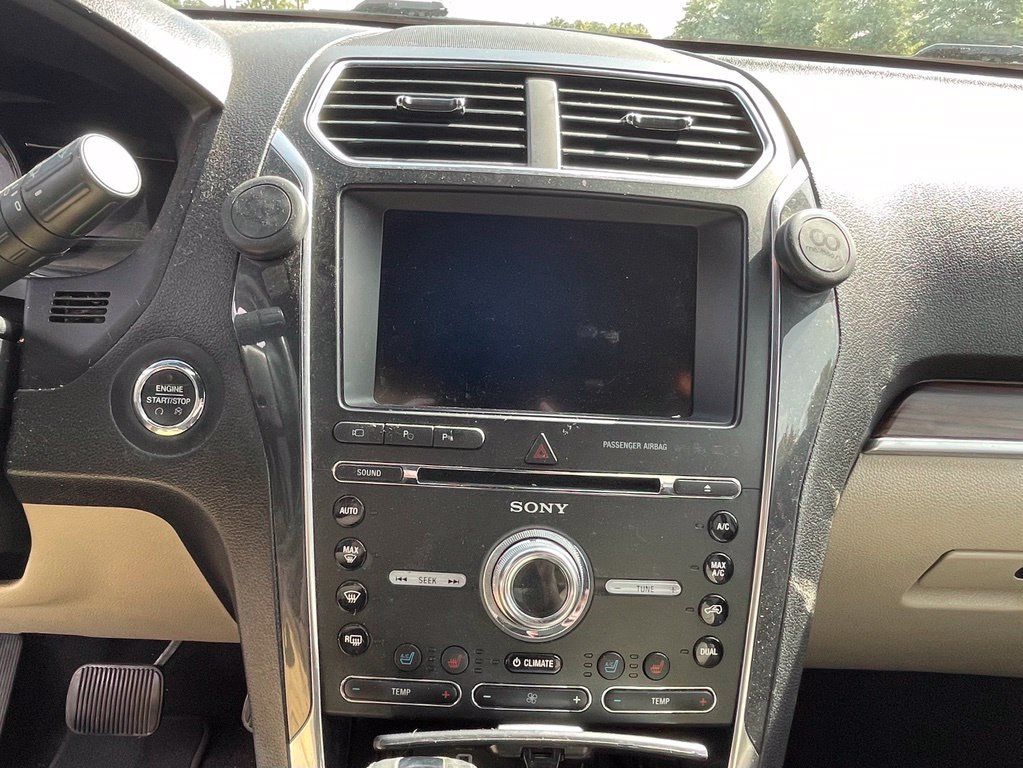 Used 2018 Ford Explorer Limited w/ Equipment Group 301A FWD image 16
