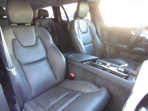 Used 2025 Volvo V60 B5 Cross Country Ultra w/ Protection Package Premier AWD/4WD image 19