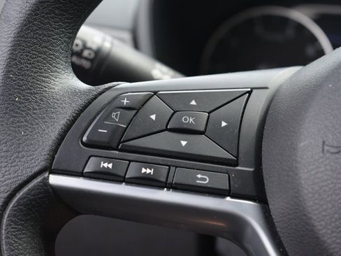 Used 2025 Nissan Altima 2.5 SV image 13