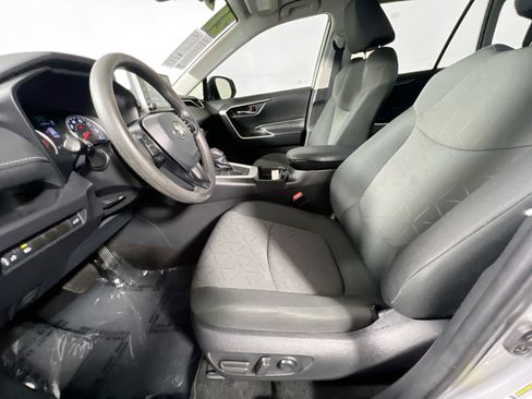 Used 2021 Toyota RAV4 XLE w/ Convenience Package FWD image 15