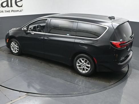 Used 2023 Chrysler Pacifica Touring-L FWD image 46