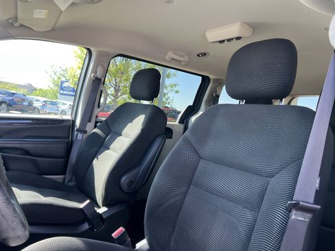 Used 2020 Dodge Grand Caravan SE w/ UConnect Hands-Free Group FWD image 24