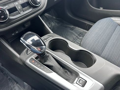 Used 2025 Buick Envista Preferred image 19