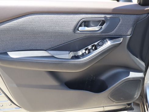 Used 2022 Nissan Rogue SV FWD image 19