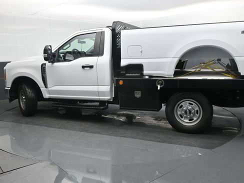 Used 2023 Ford F250 XL w/ XL Chrome Package image 3