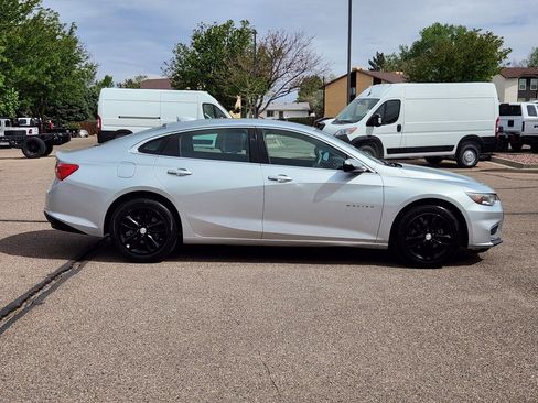 Used 2016 Chevrolet Malibu LT FWD image 2