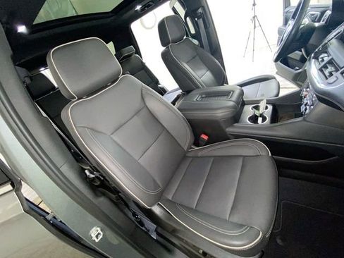 Used 2023 GMC Yukon SLT w/ SLT Luxury Package AWD/4WD image 15