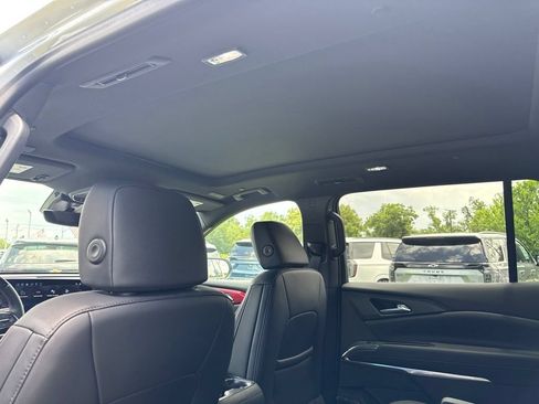 New 2026 Chevrolet Traverse RS w/ LPO, Floor Liner Package FWD image 9