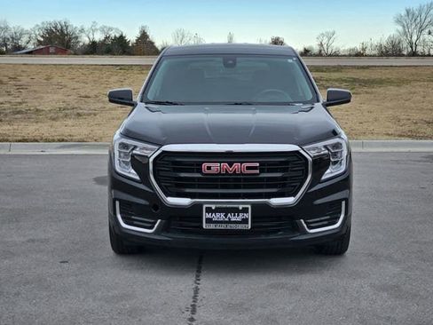 Used 2024 GMC Terrain SLE image 2