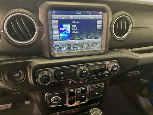 Used 2023 Jeep Wrangler Sahara image 26