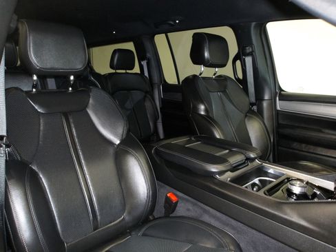 Used 2025 Jeep Wagoneer 4WD image 16