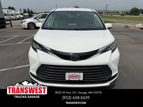 Used 2021 Toyota Sienna LE AWD/4WD image 18