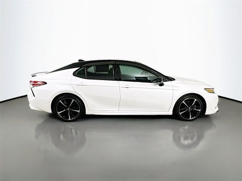Used 2019 Toyota Camry XSE image 7