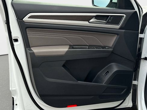 Certified 2023 Volkswagen Atlas SE image 17